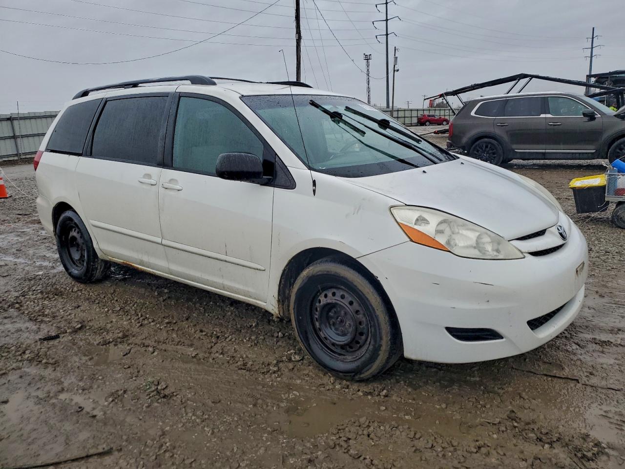 2008 TOYOTA SIENNA CE photo 4