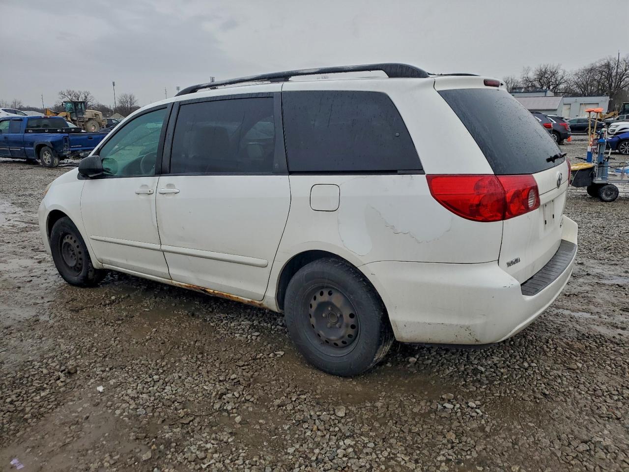 2008 TOYOTA SIENNA CE photo 2