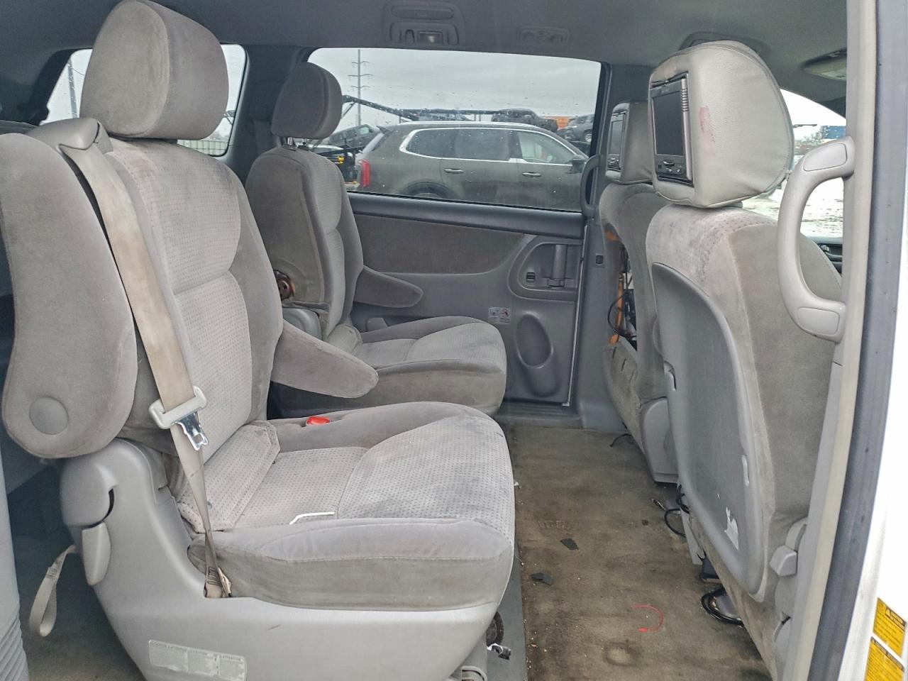 2008 TOYOTA SIENNA CE photo 11