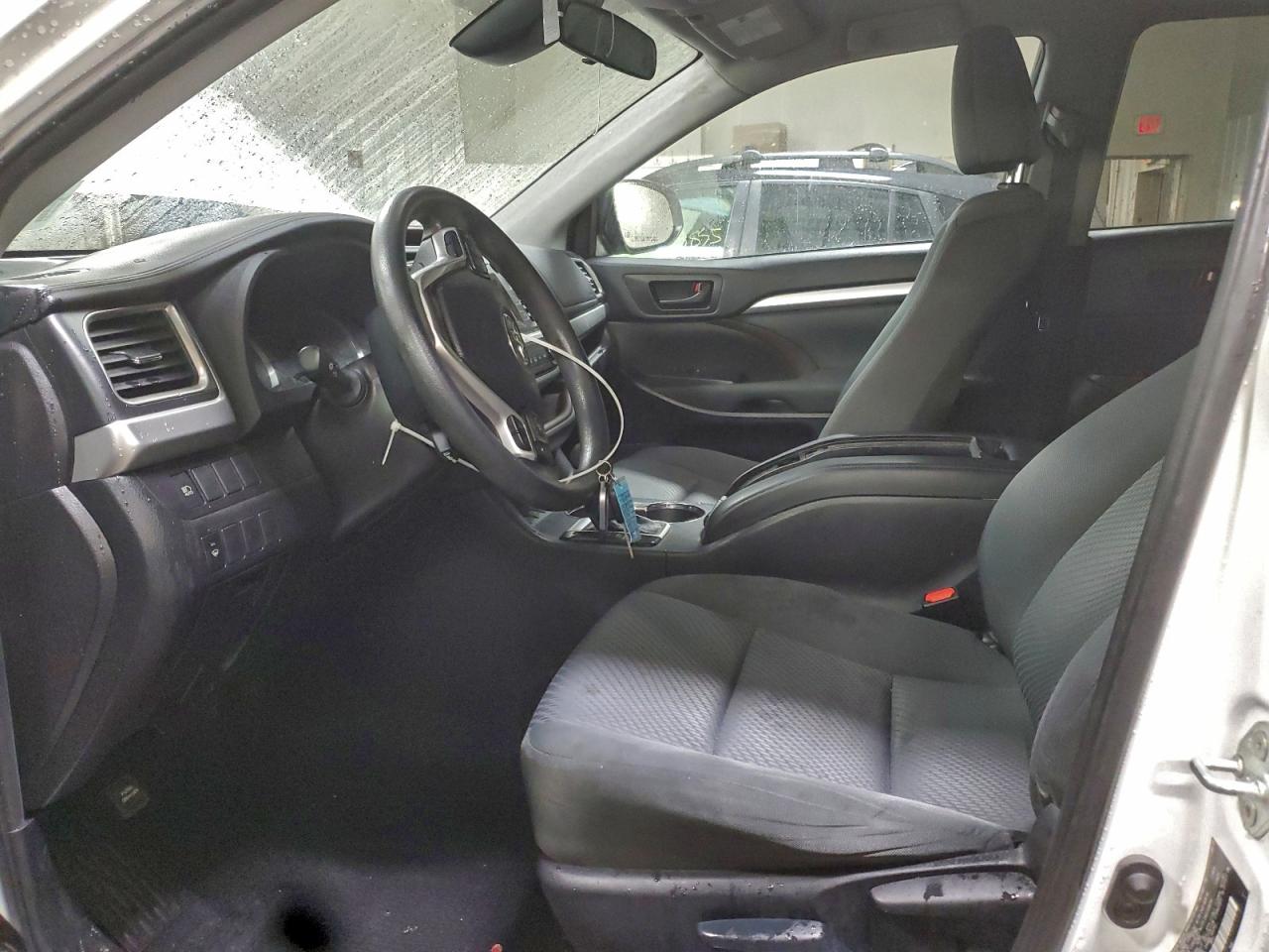 2019 TOYOTA HIGHLANDER LE photo 7