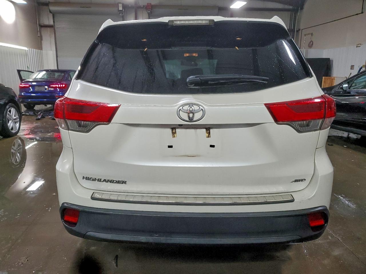 2019 TOYOTA HIGHLANDER LE photo 6