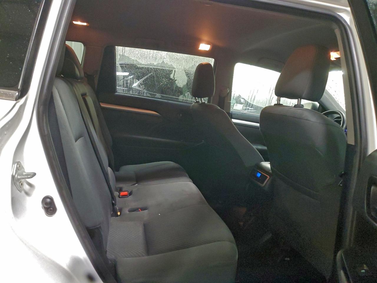 2019 TOYOTA HIGHLANDER LE photo 10