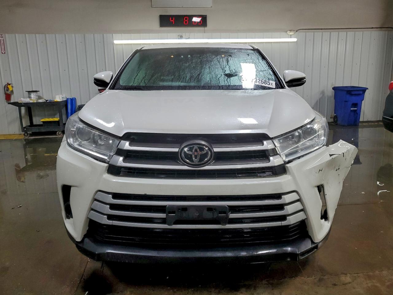 2019 TOYOTA HIGHLANDER LE photo 5