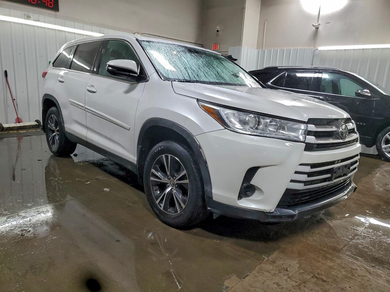 2019 TOYOTA HIGHLANDER LE photo 4