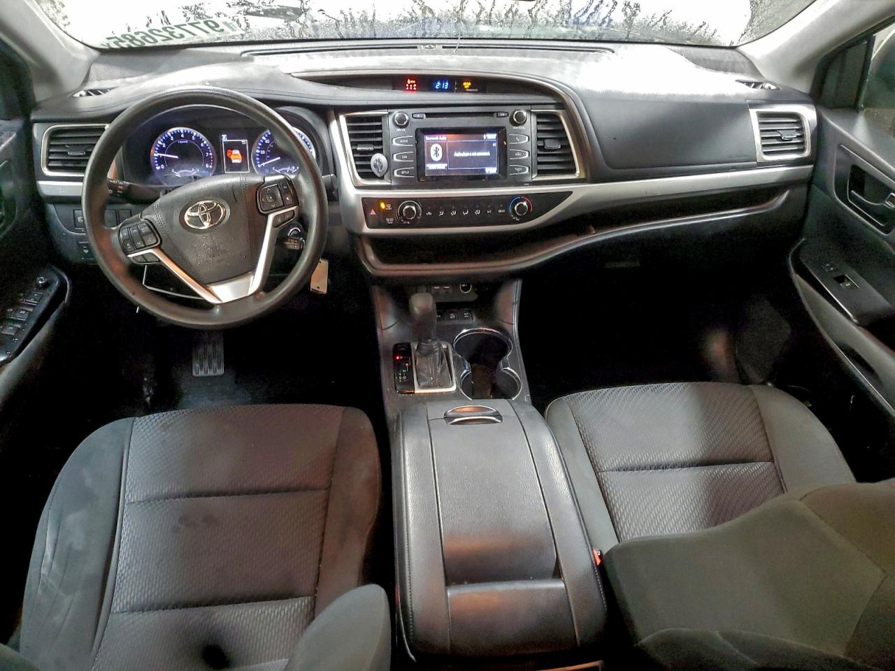 2019 TOYOTA HIGHLANDER LE photo 8