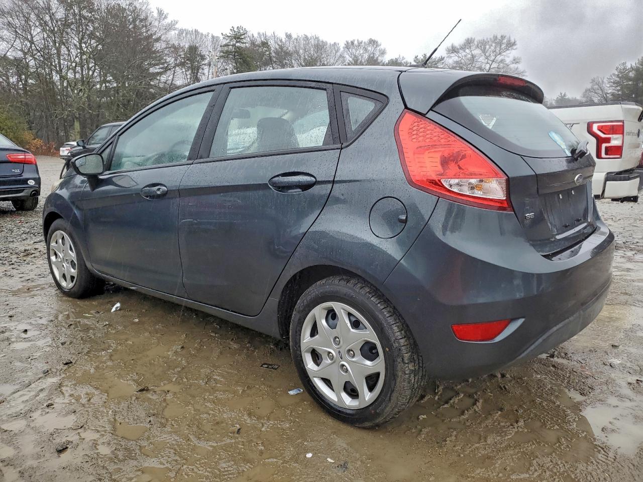 2011 FORD FIESTA SE photo 2