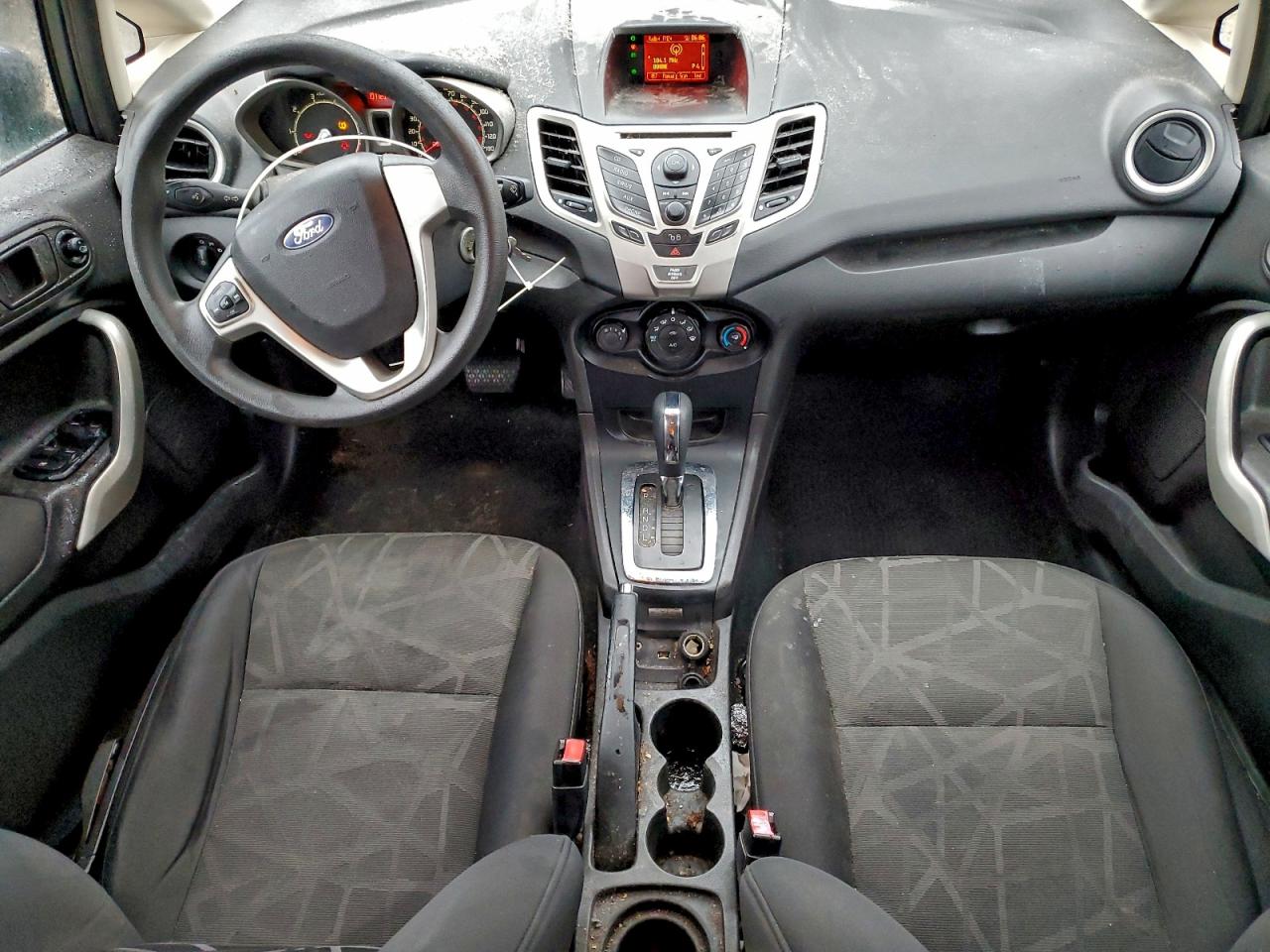2011 FORD FIESTA SE photo 8