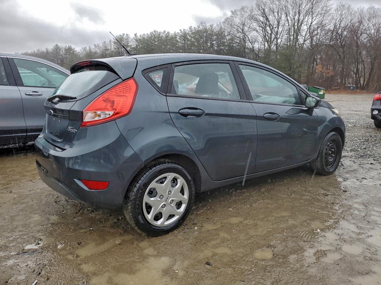 2011 FORD FIESTA SE photo 3