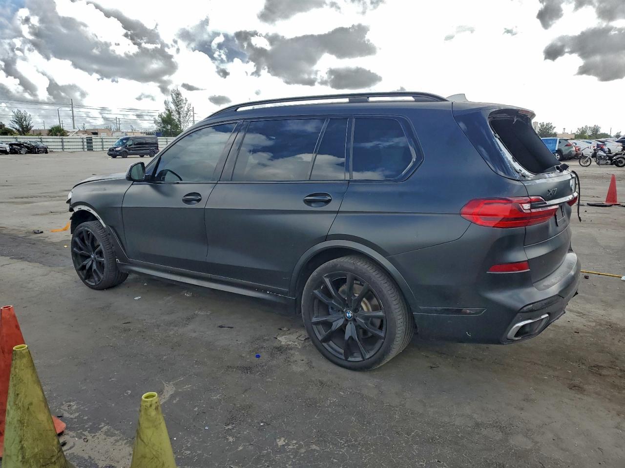2019 BMW X7 XDRIVE40I photo 3