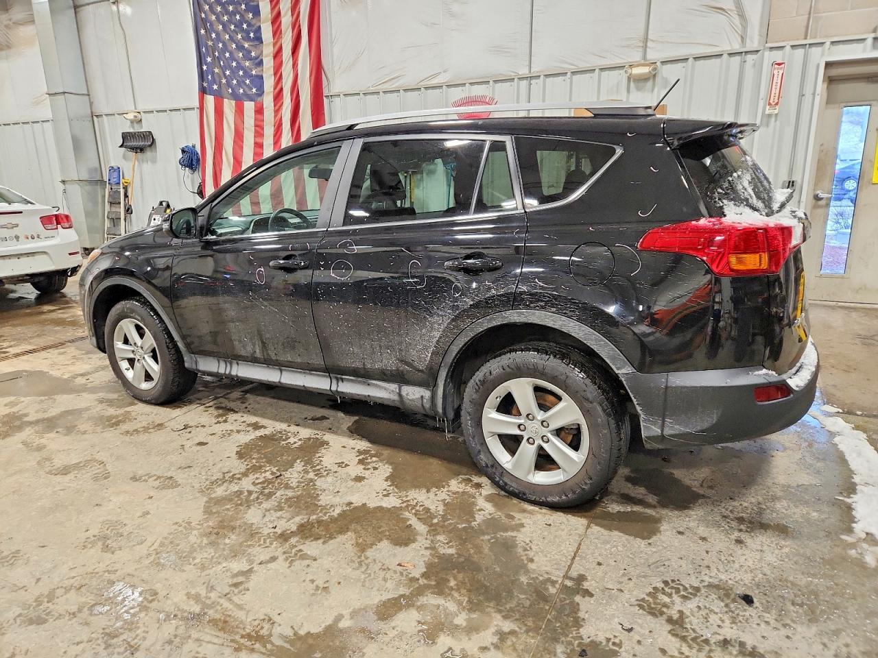 2013 TOYOTA RAV4 XLE photo 2