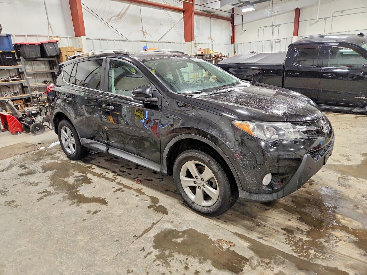 2013 TOYOTA RAV4 XLE photo 4