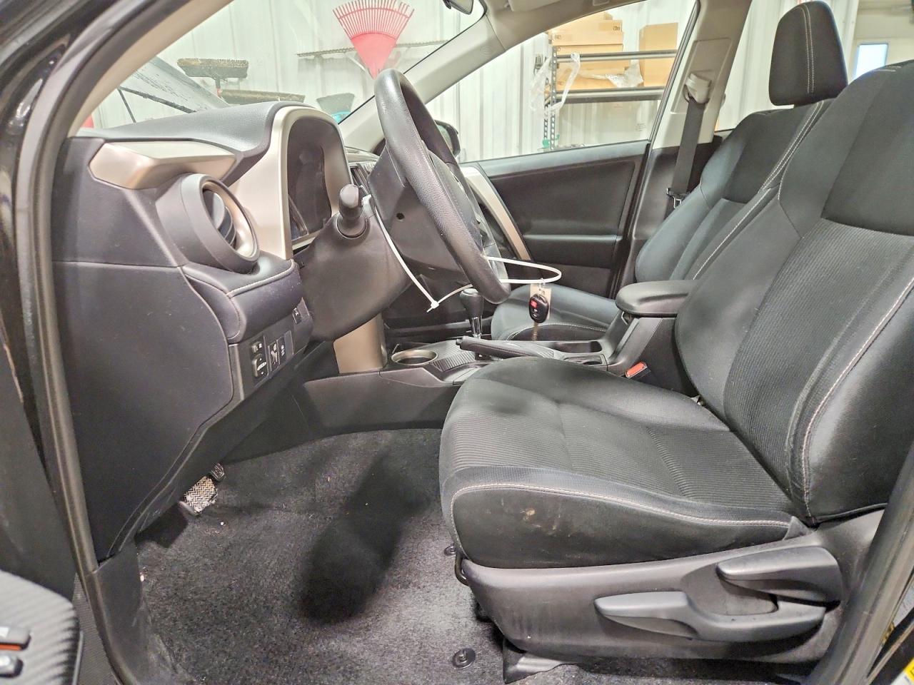 2013 TOYOTA RAV4 XLE photo 7