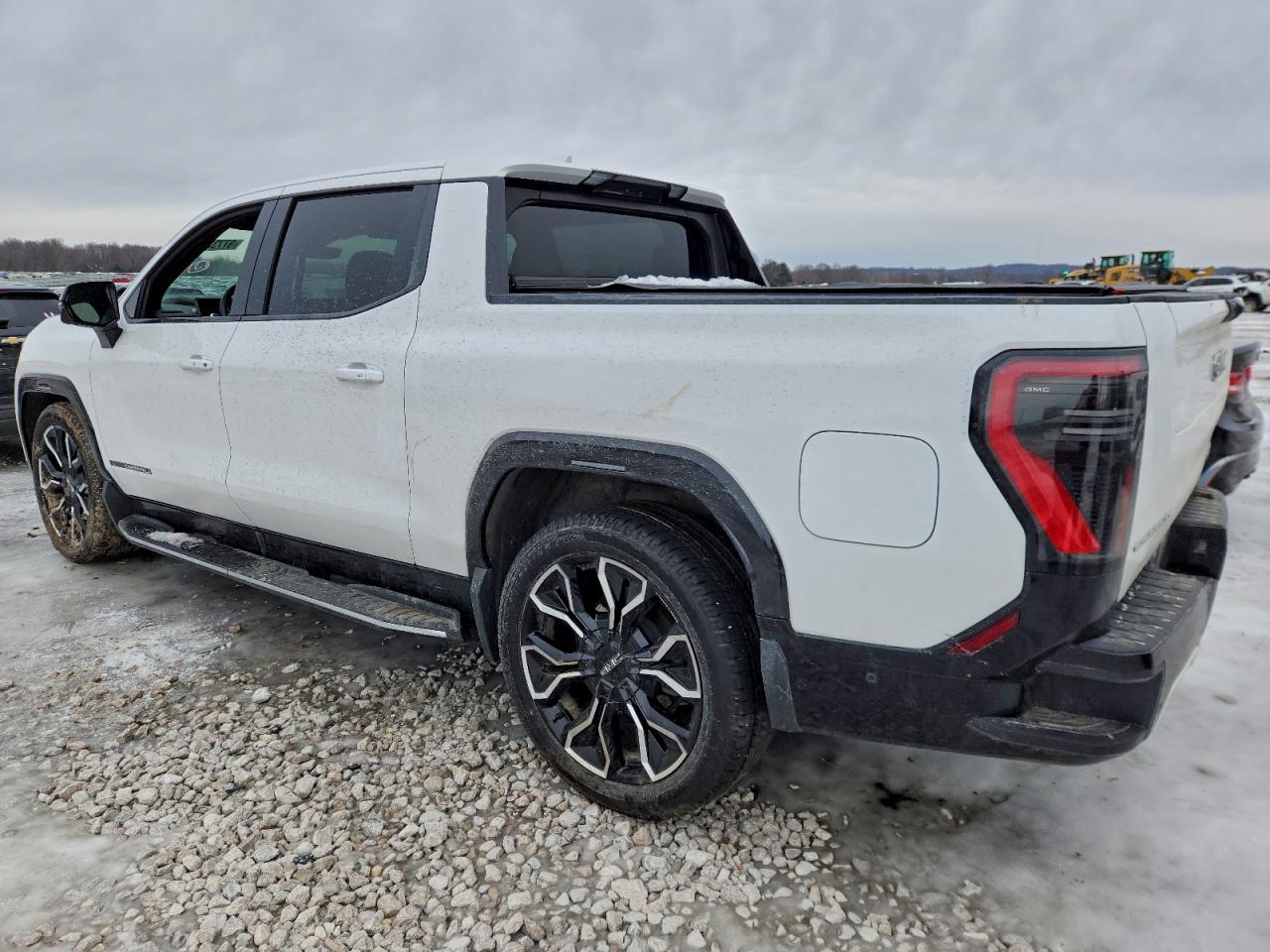 2025 GMC SIERRA DENALI photo 2