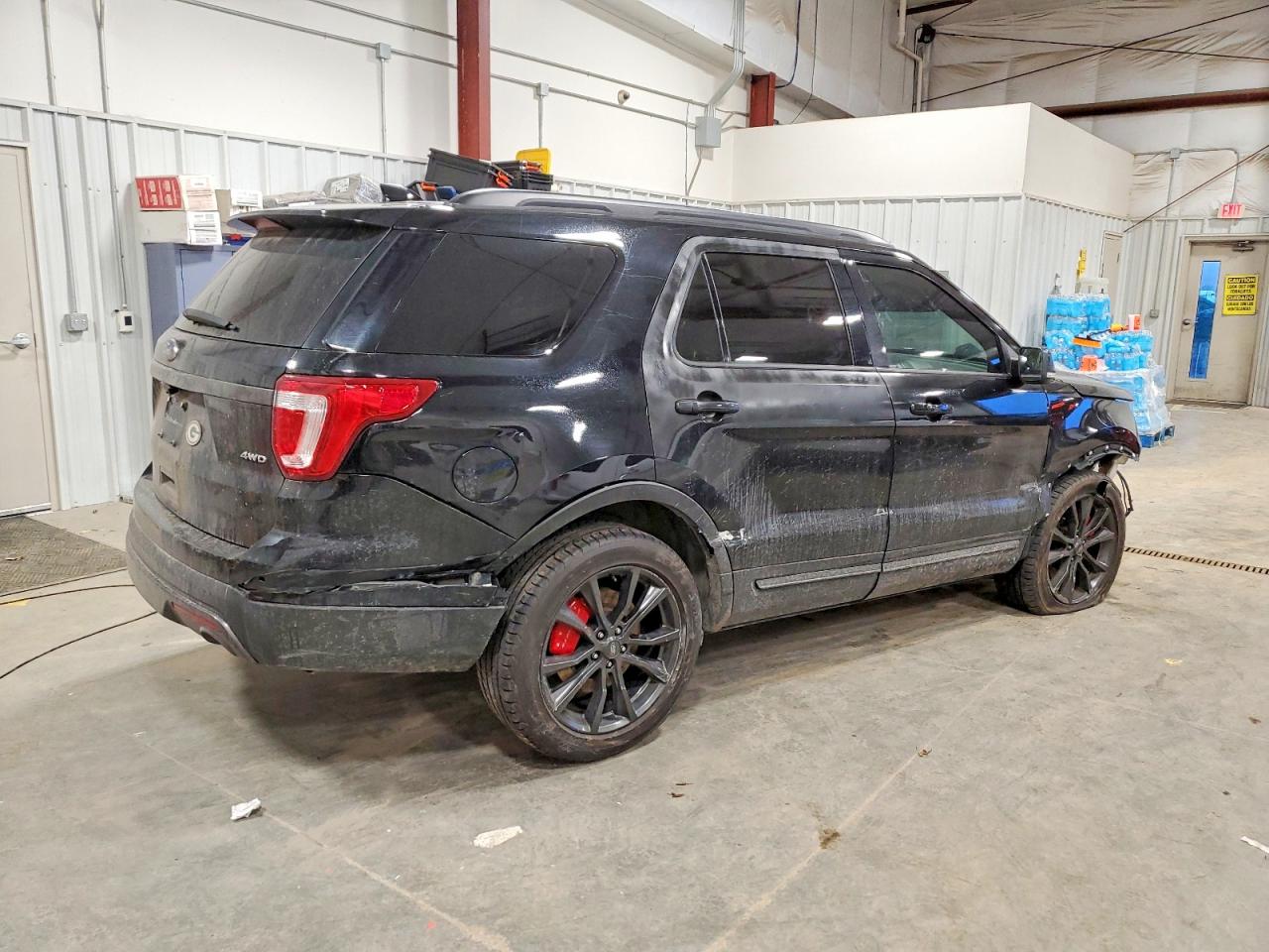 2017 FORD EXPLORER XLT photo 3
