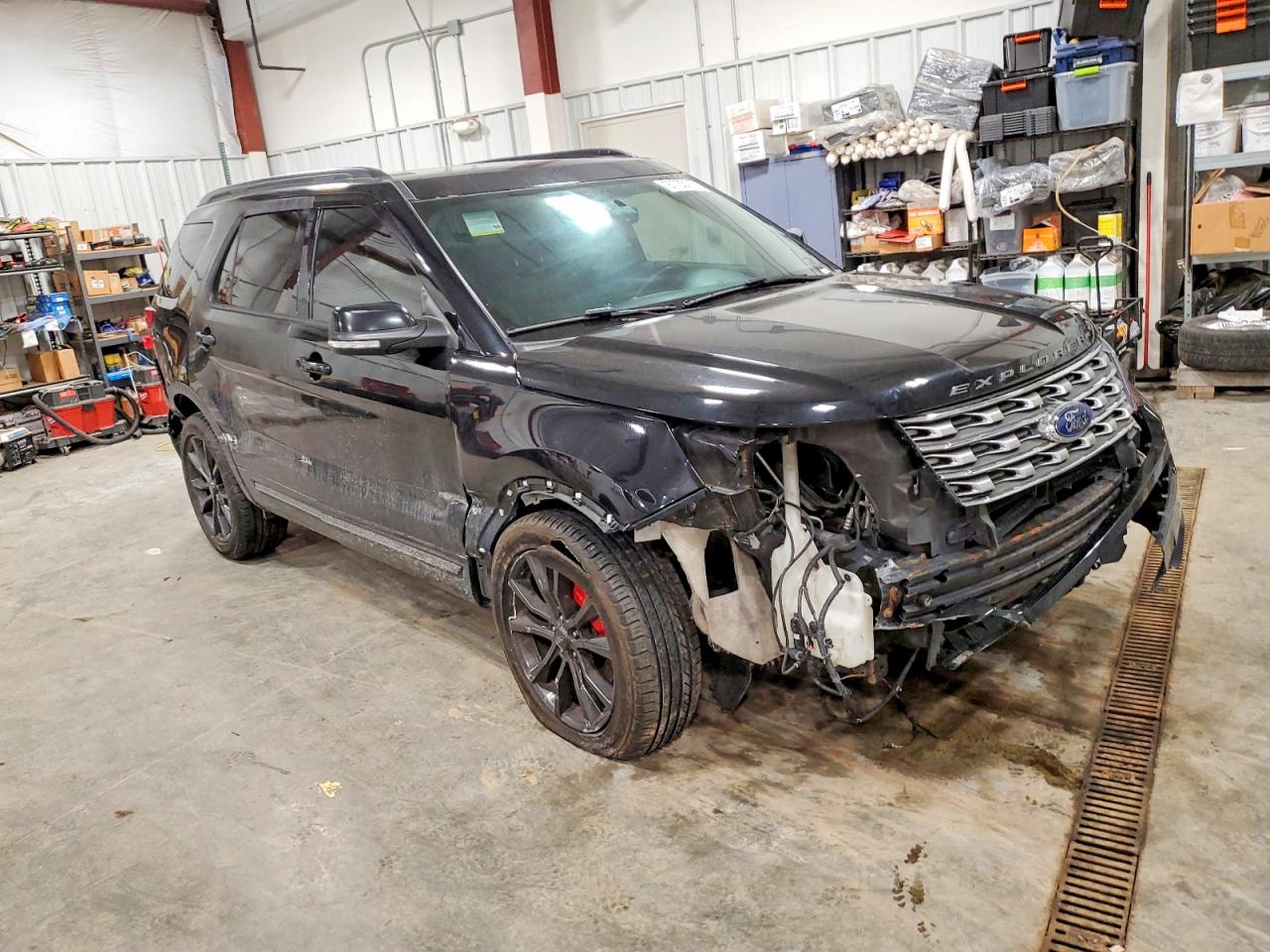 2017 FORD EXPLORER XLT photo 4