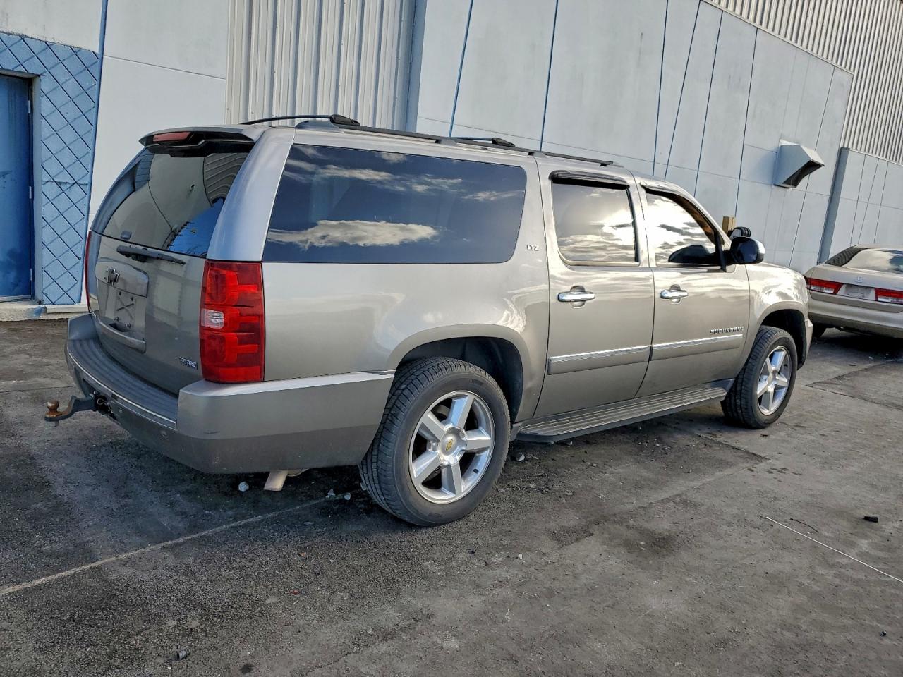 2009 CHEVROLET SUBURBAN K1500 LTZ photo 3