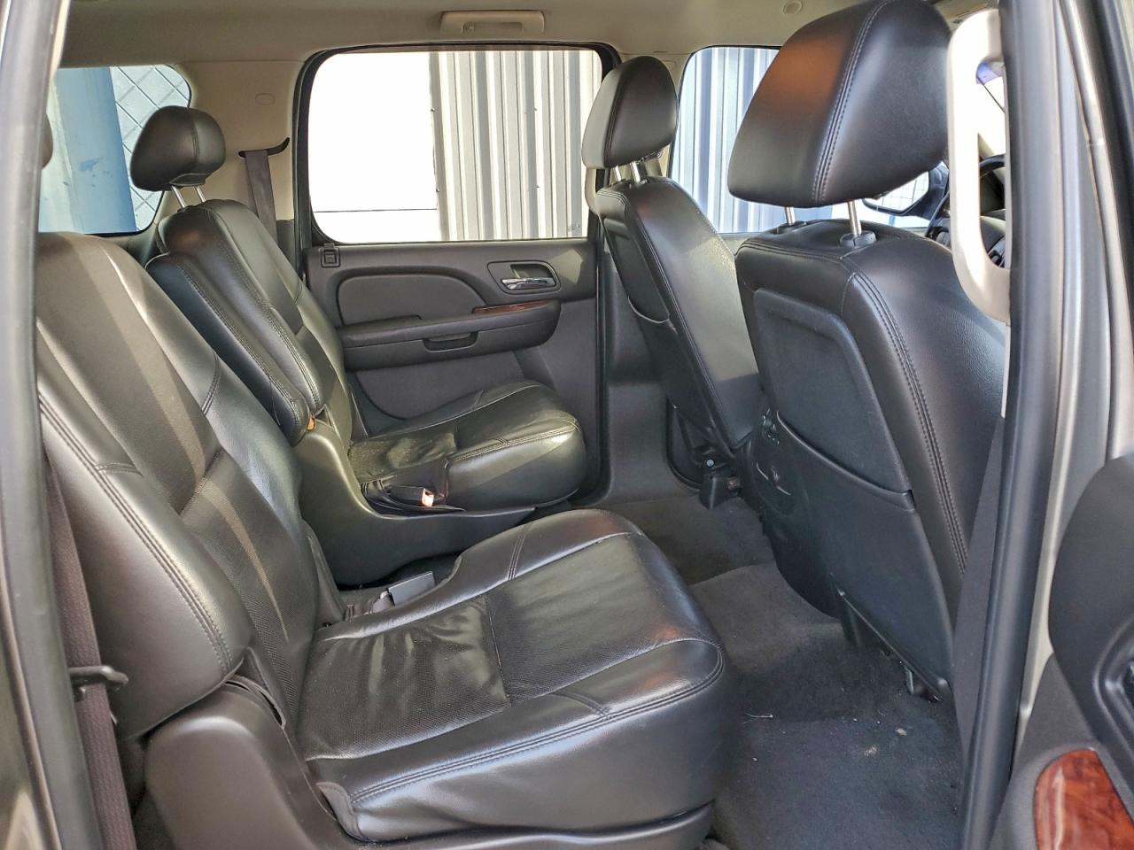 2009 CHEVROLET SUBURBAN K1500 LTZ photo 11