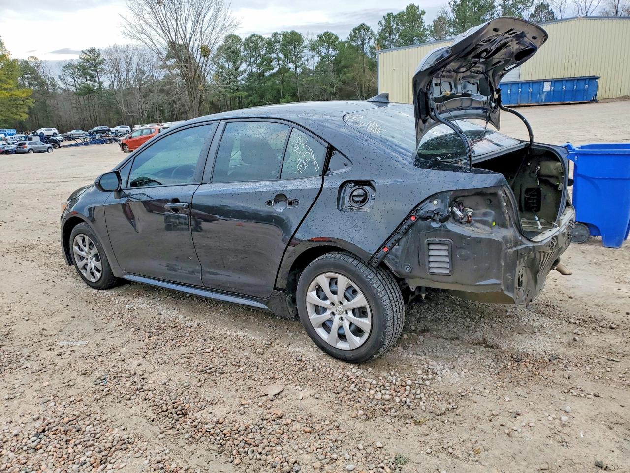 2021 TOYOTA COROLLA LE photo 2