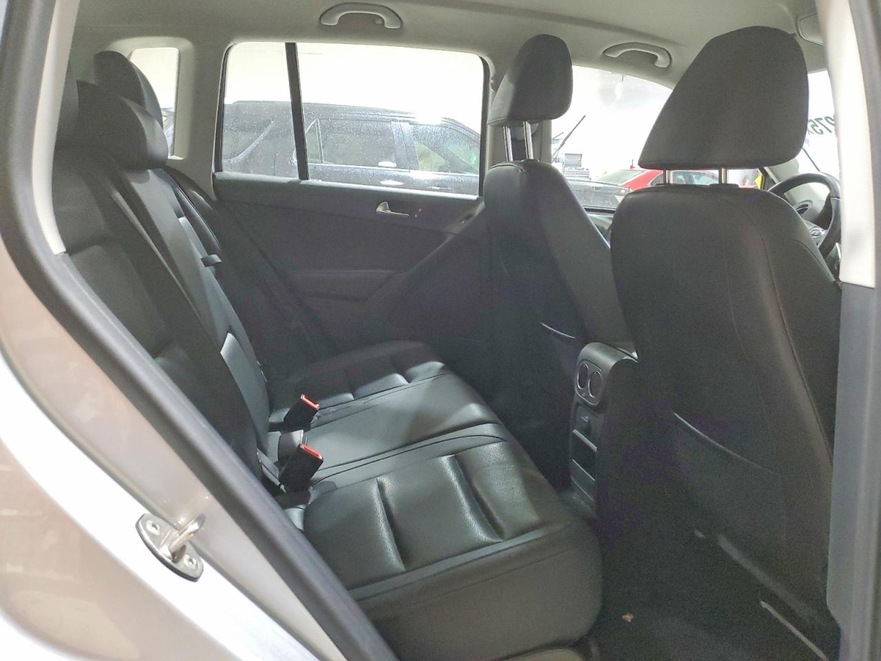 2017 VOLKSWAGEN TIGUAN S photo 11
