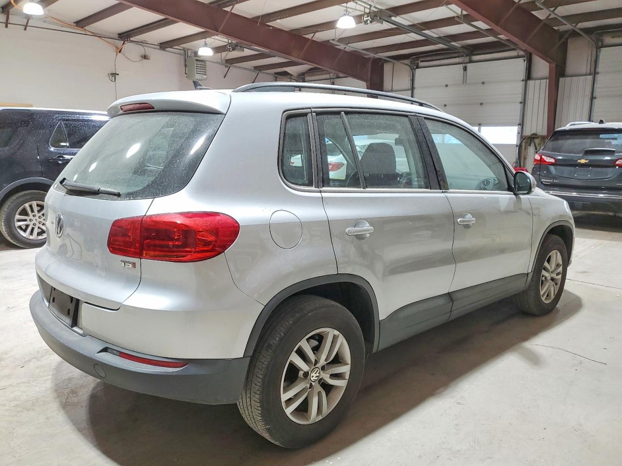 2017 VOLKSWAGEN TIGUAN S photo 3