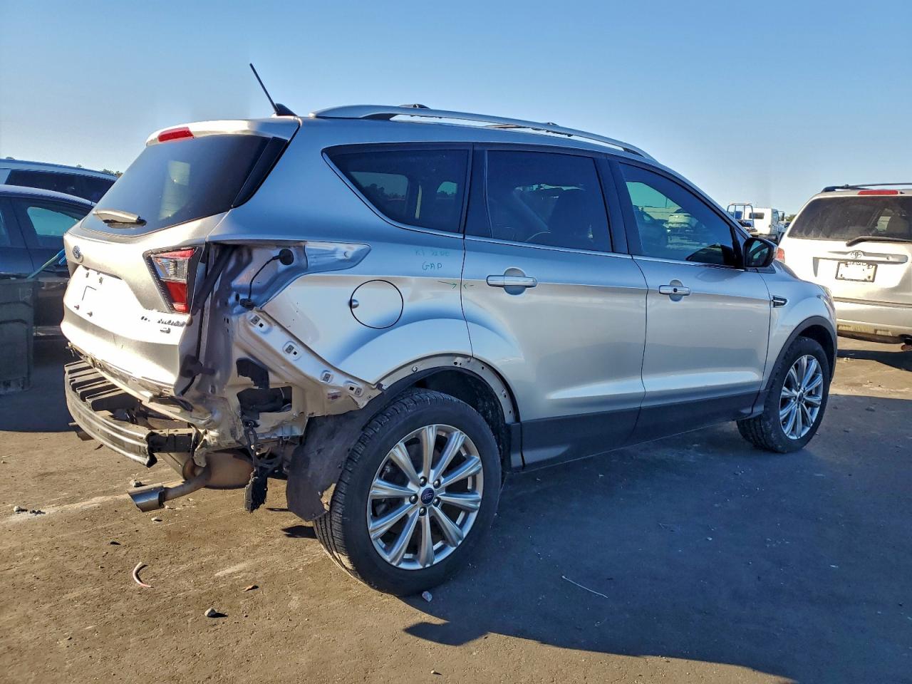 2018 FORD ESCAPE TITANIUM photo 3
