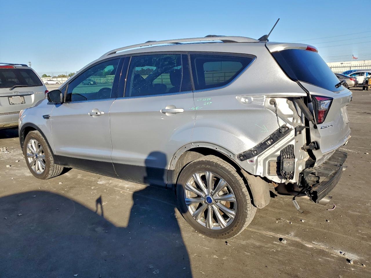 2018 FORD ESCAPE TITANIUM photo 2