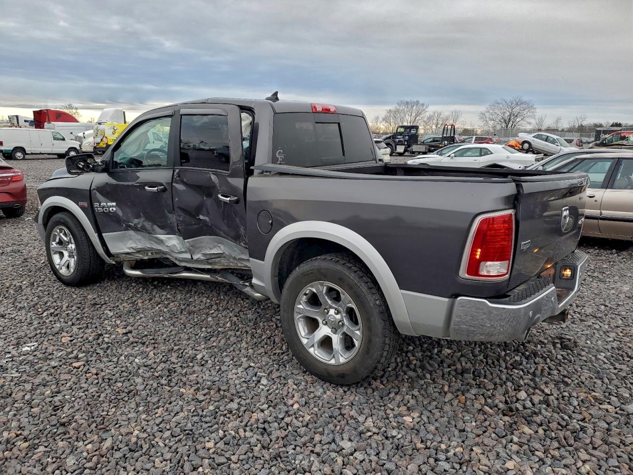 2015 RAM 1500 LARAMIE photo 2