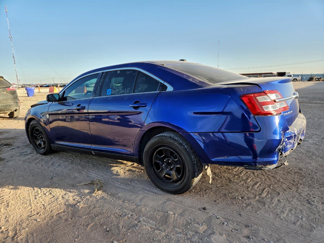 2015 FORD TAURUS SE photo 2