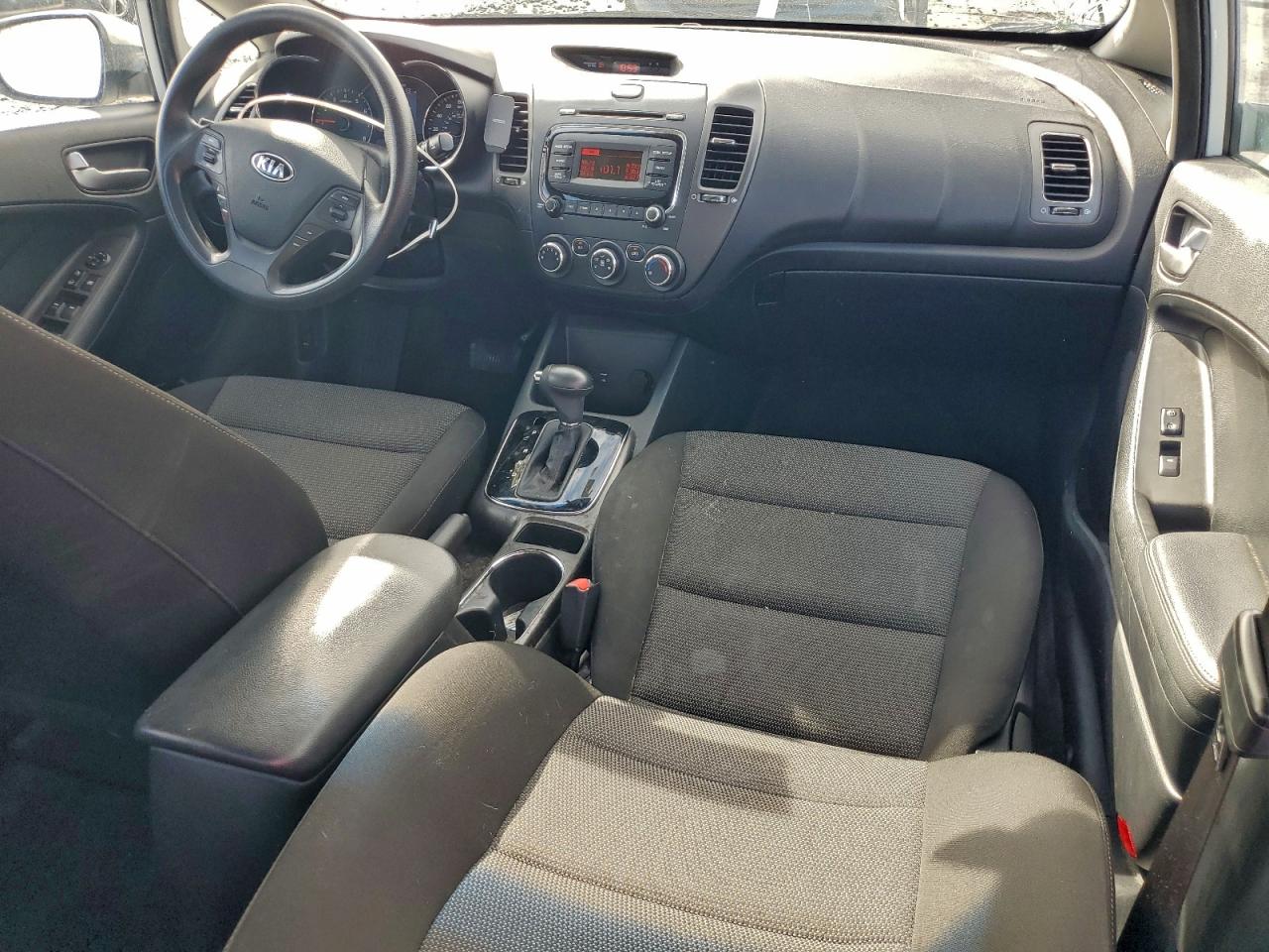 2017 KIA FORTE LX photo 8