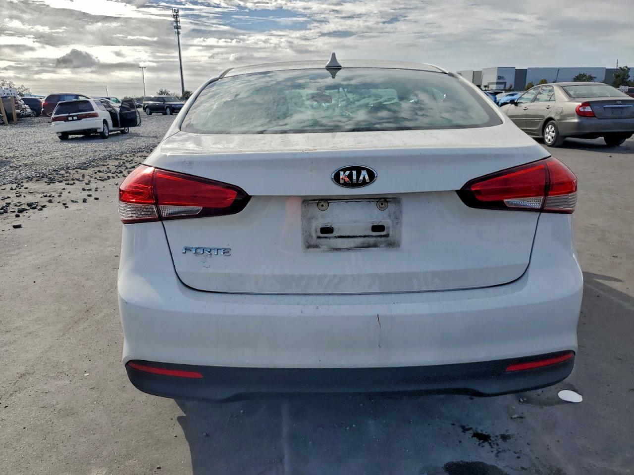 2017 KIA FORTE LX photo 6