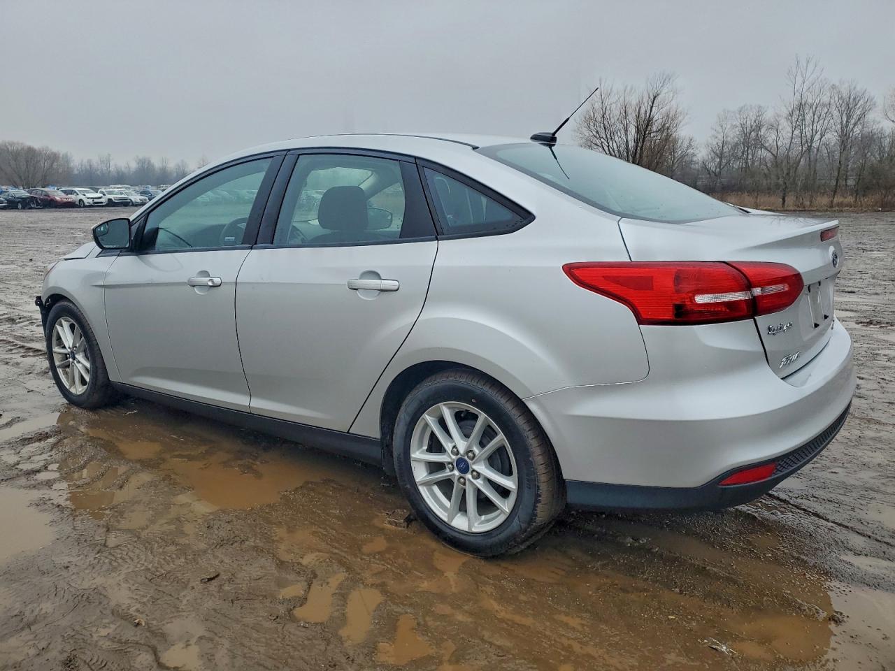 2015 FORD FOCUS SE photo 2