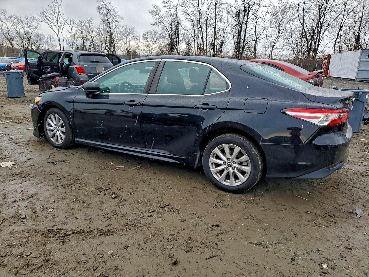 2018 TOYOTA CAMRY L photo 2