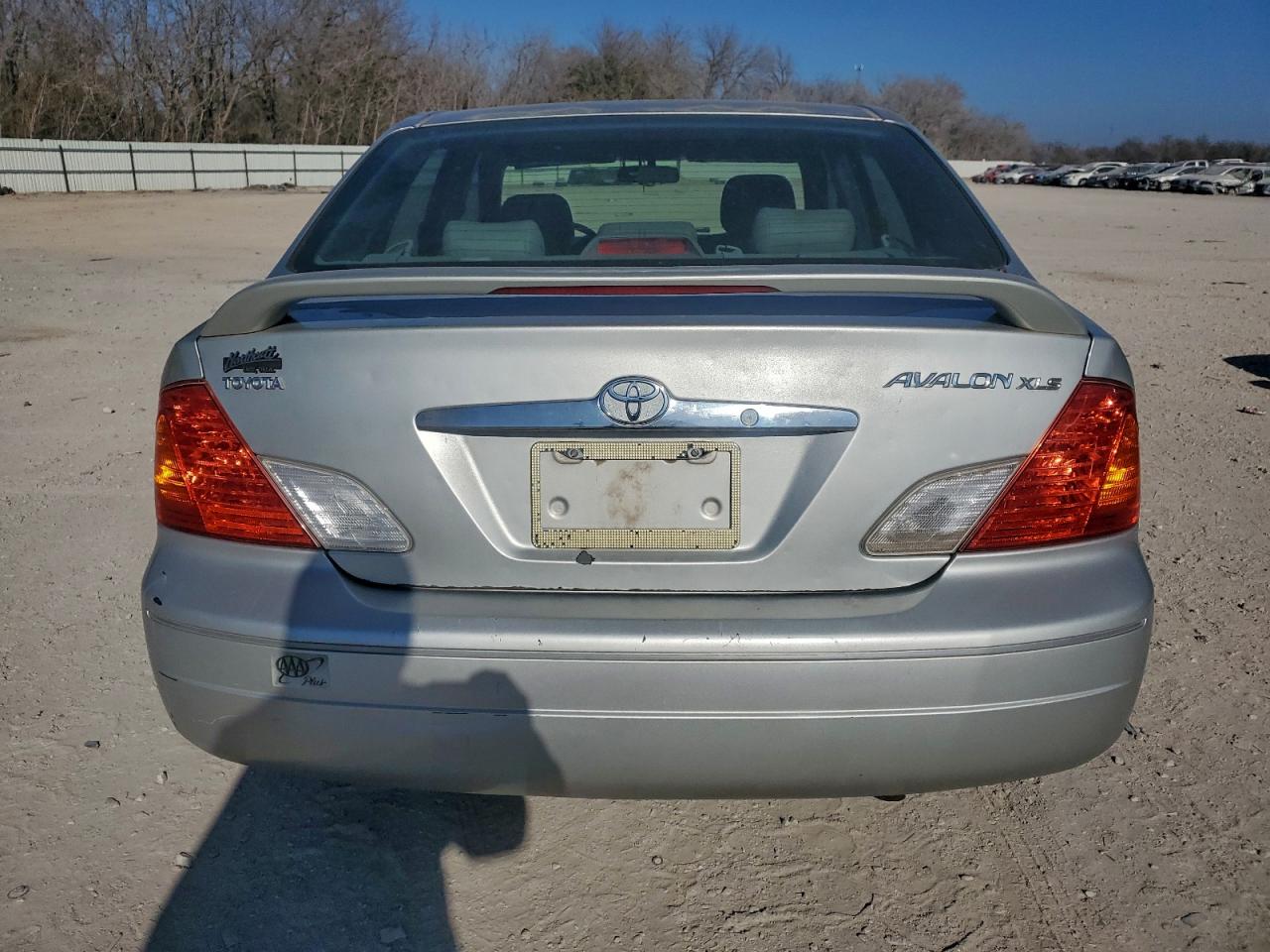 2002 TOYOTA AVALON XL photo 6