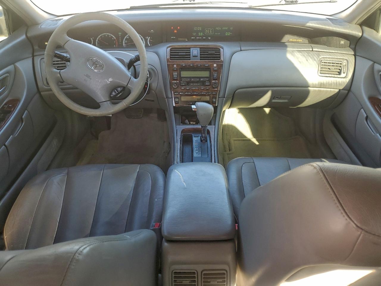 2002 TOYOTA AVALON XL photo 8