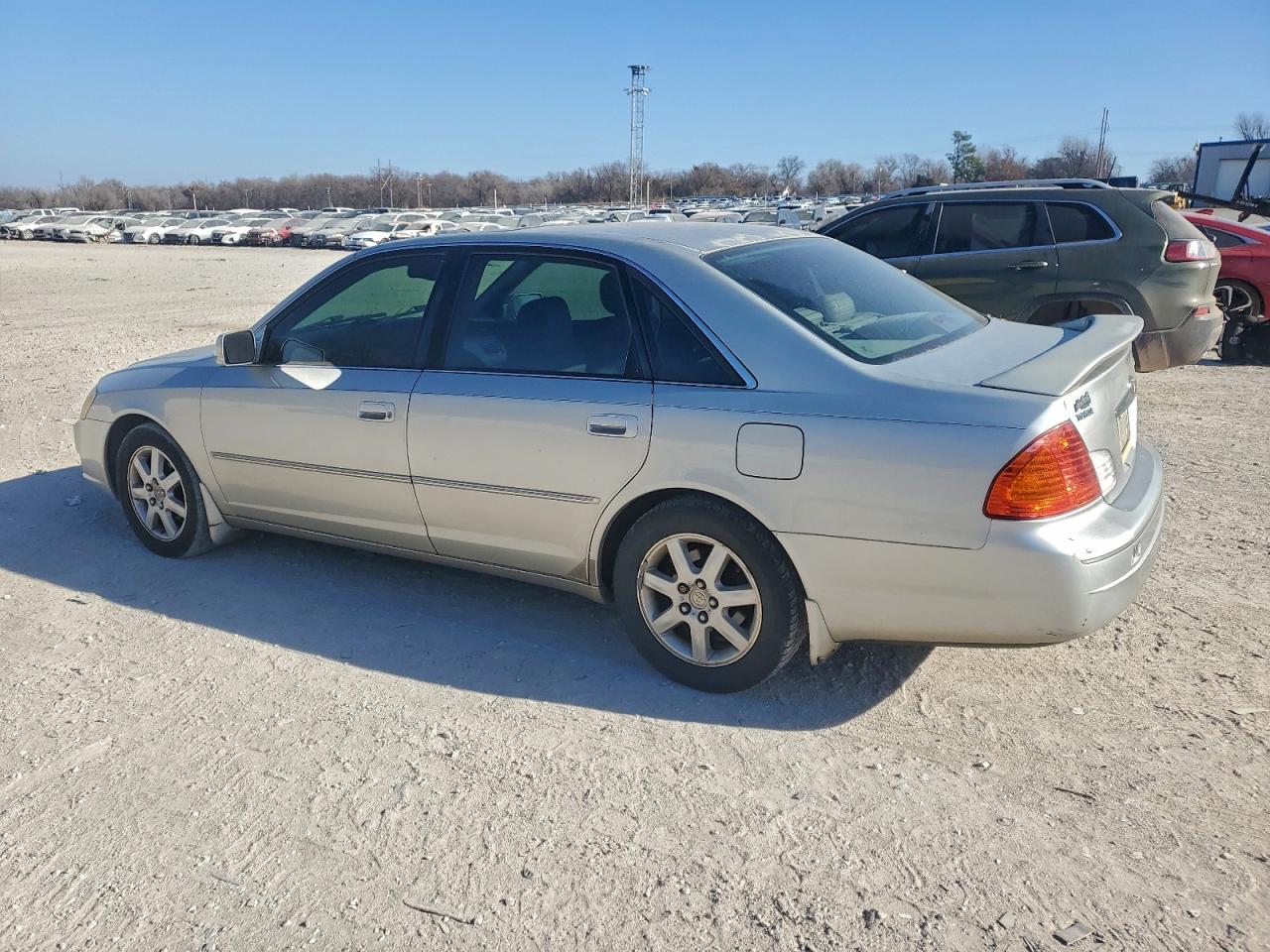 2002 TOYOTA AVALON XL photo 2