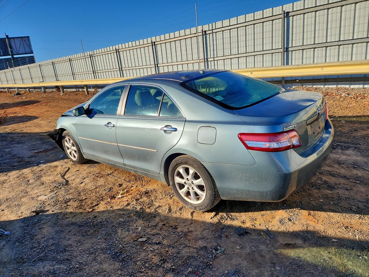 2011 TOYOTA CAMRY LE photo 3