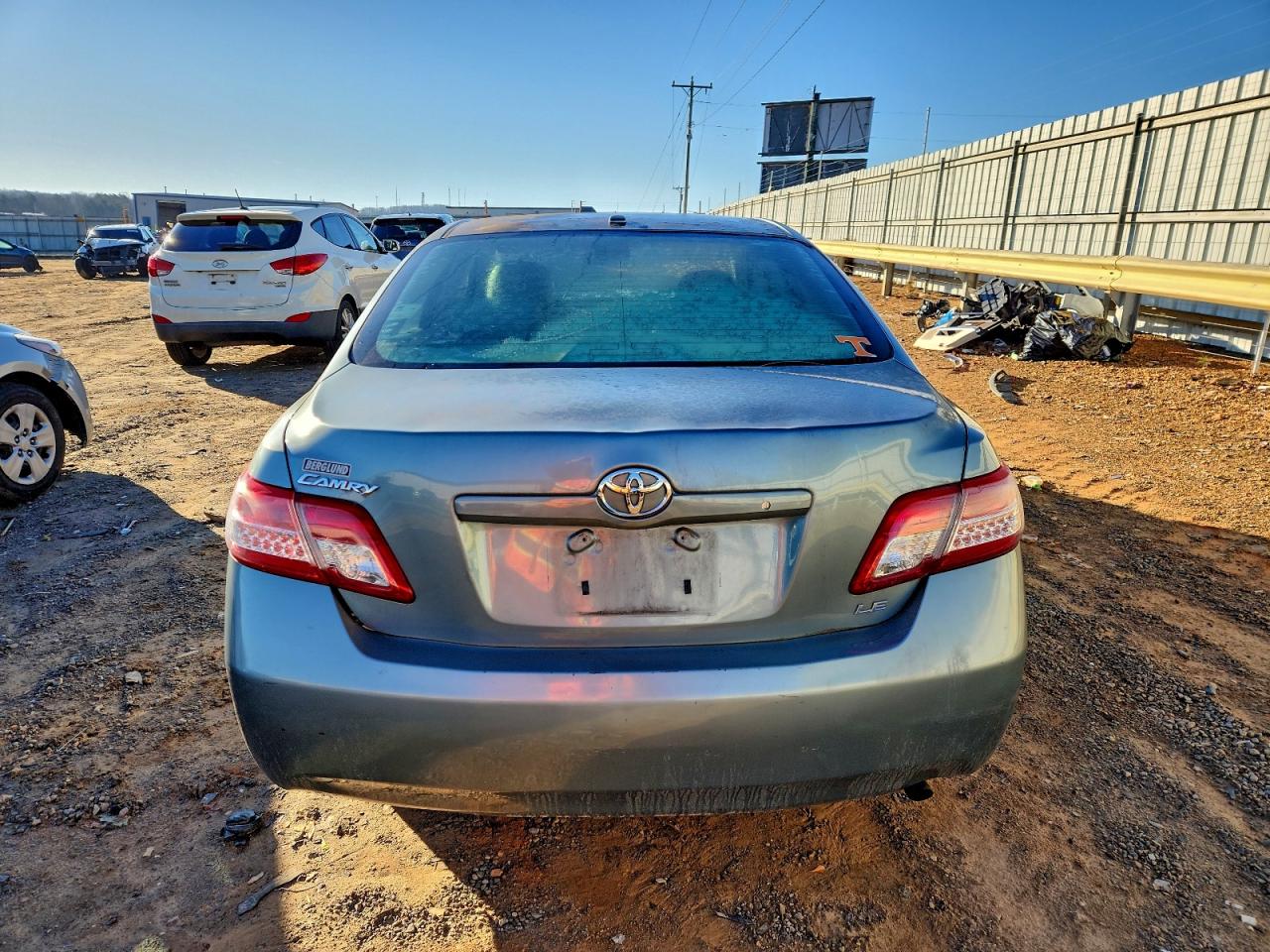 2011 TOYOTA CAMRY LE photo 11