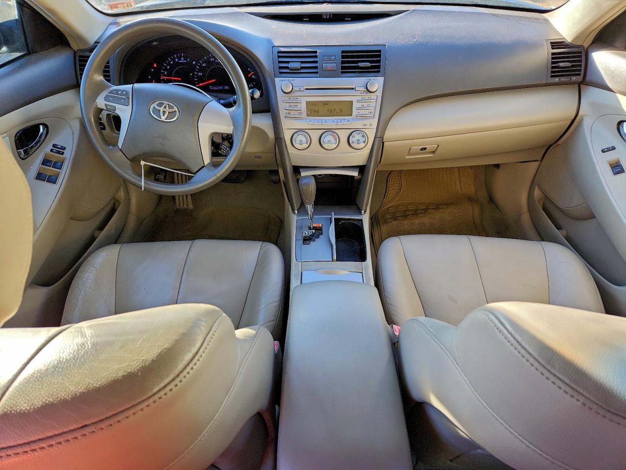 2011 TOYOTA CAMRY LE photo 15