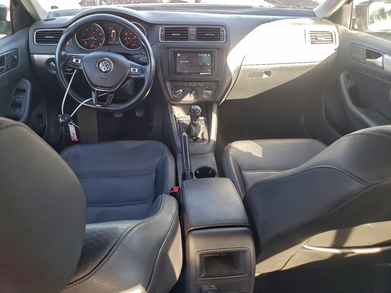 2017 VOLKSWAGEN JETTA SE photo 8