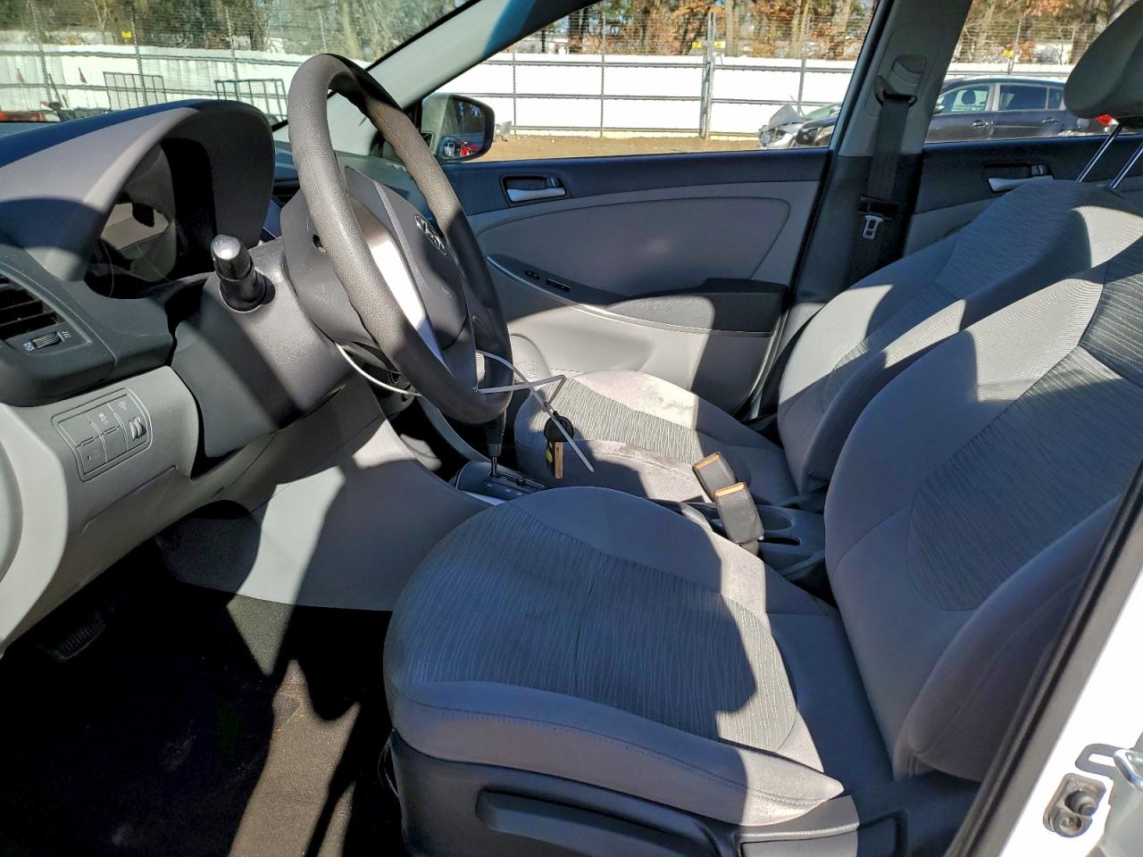 2016 HYUNDAI ACCENT SE photo 7