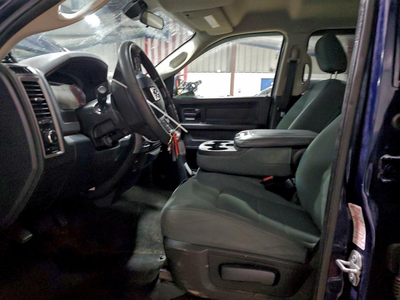 2017 RAM 1500 ST photo 7