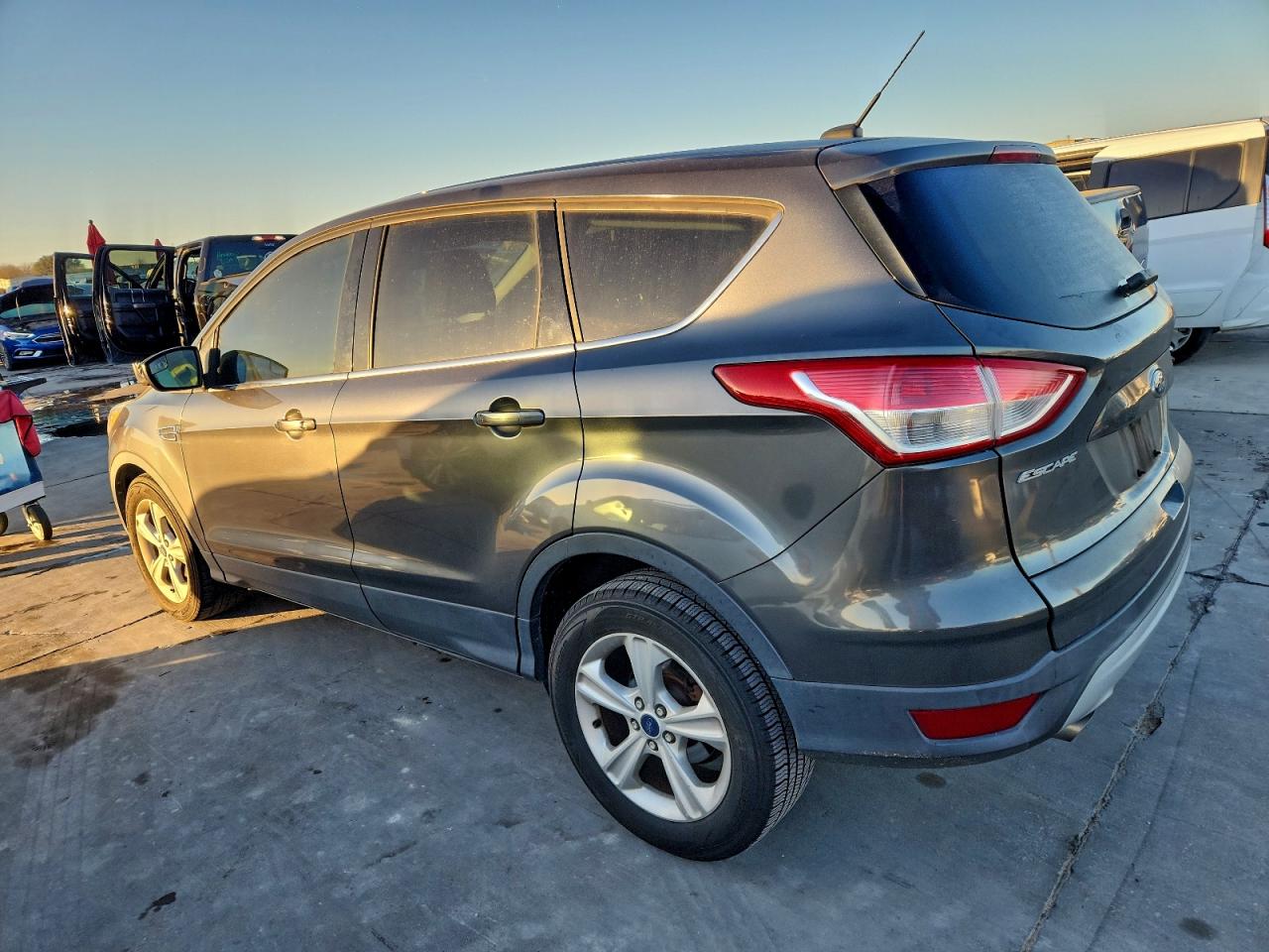 2015 FORD ESCAPE SE photo 4