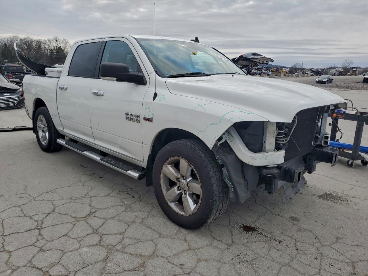2017 RAM 1500 SLT photo 4