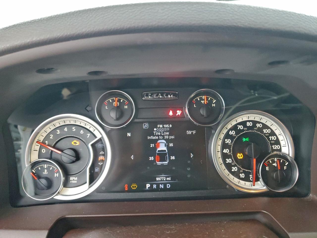 2017 RAM 1500 SLT photo 9