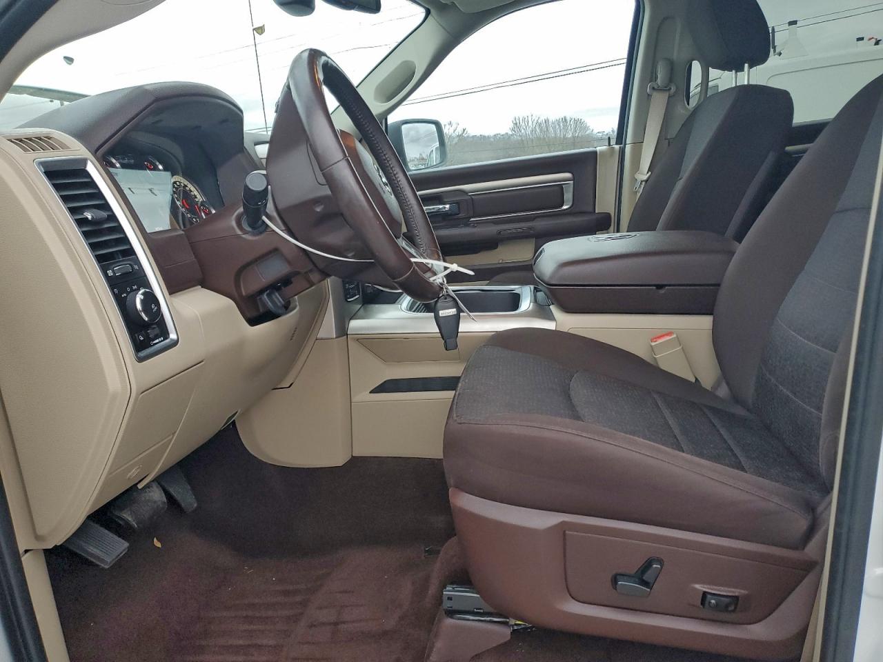 2017 RAM 1500 SLT photo 7