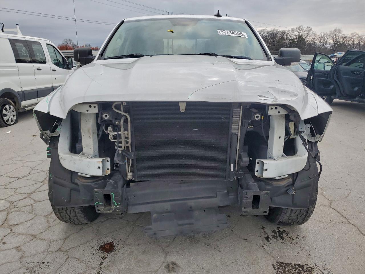 2017 RAM 1500 SLT photo 5