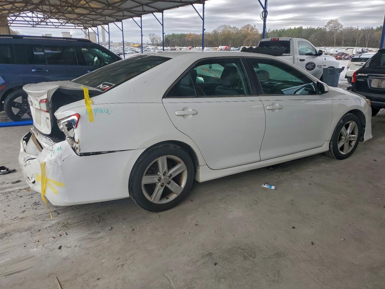 2013 TOYOTA CAMRY L photo 3