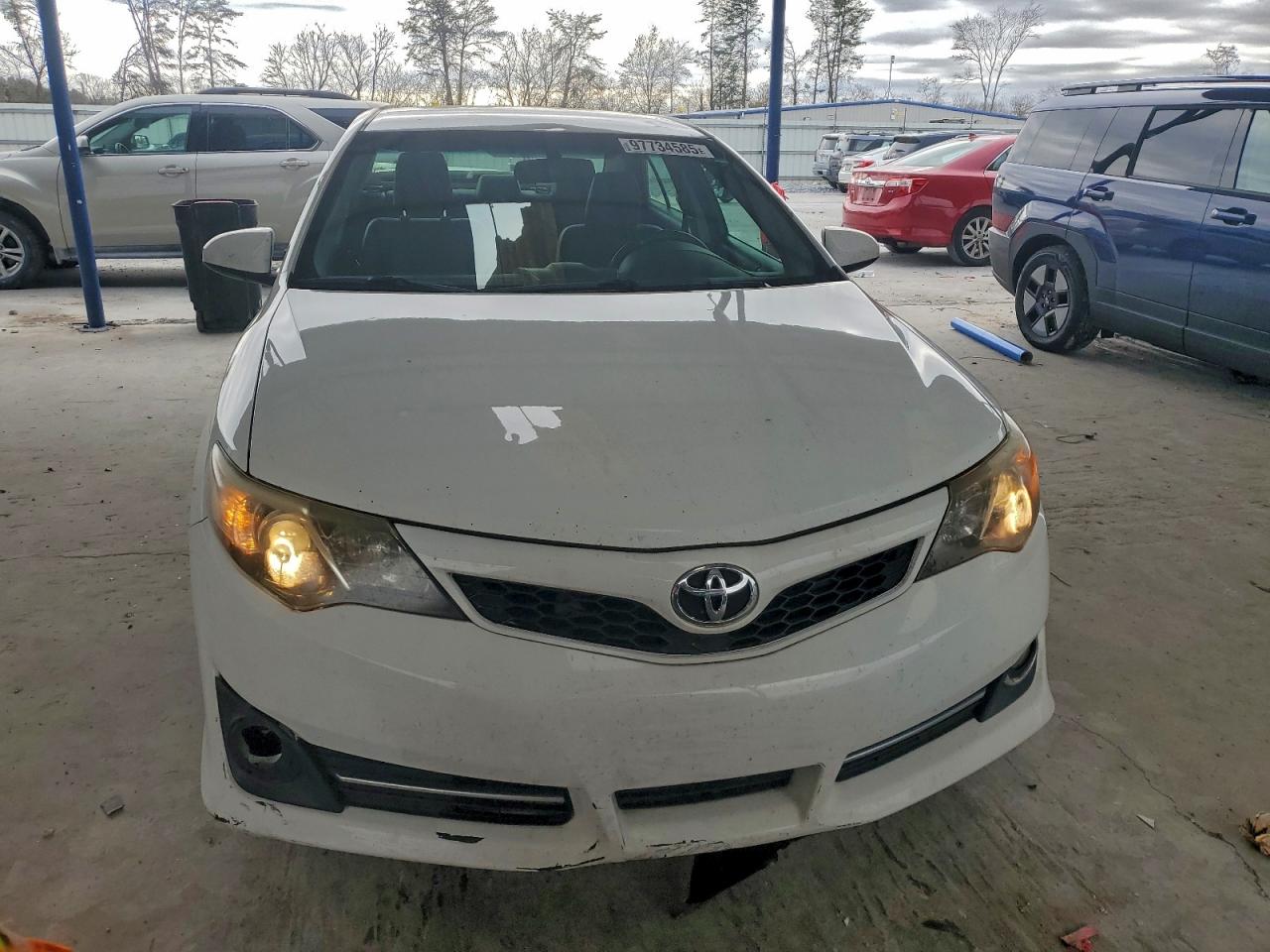 2013 TOYOTA CAMRY L photo 5