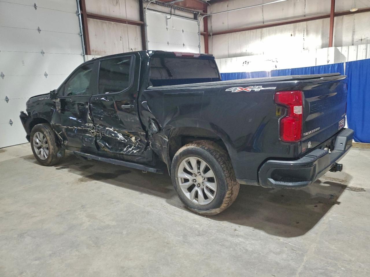 2021 CHEVROLET SILVERADO K1500 CUSTOM photo 2