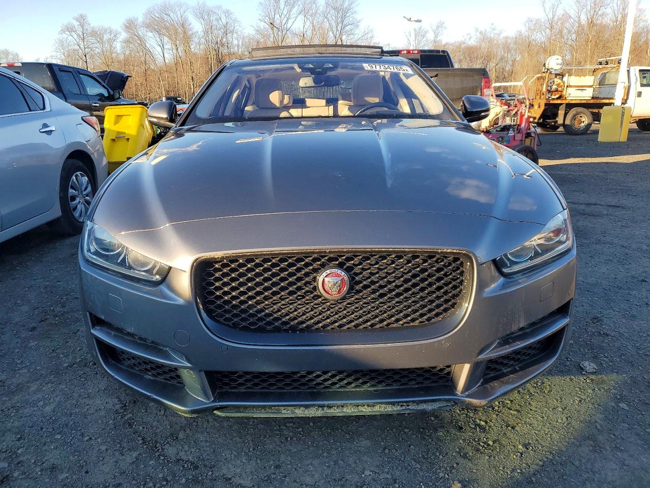 2017 JAGUAR XE PRESTIGE photo 5